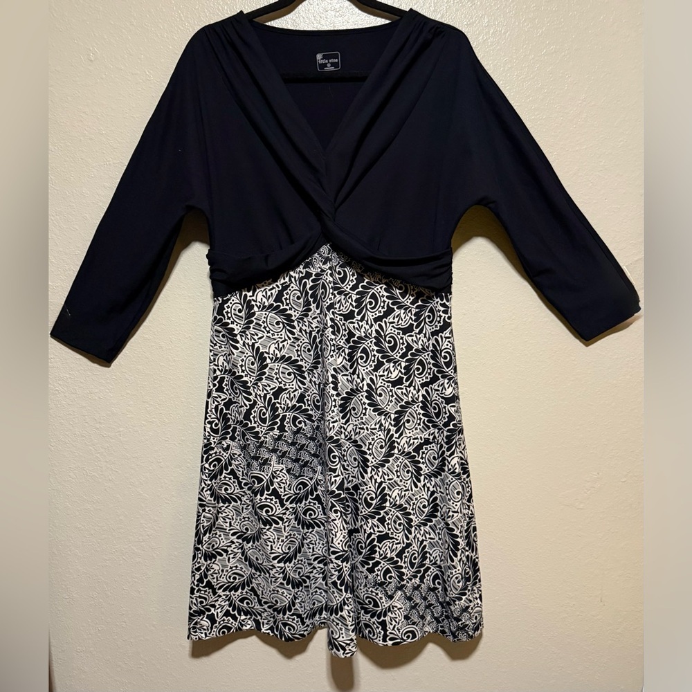 Title Nine Amelia Knot Front Dress | Black White Paisley Print | Stretch Large - Picture 2 of 5